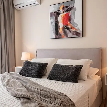 G&j Deluxe Apartament *